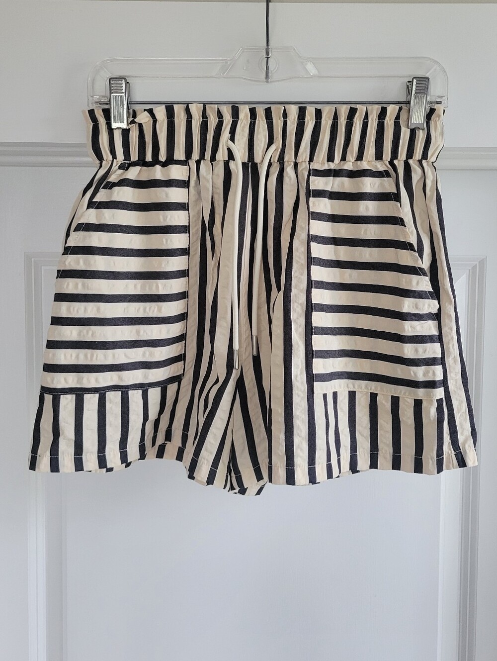 NWOT Cupshe Striped Black and Cream High-Waist Shorts - Picture 3 of 7